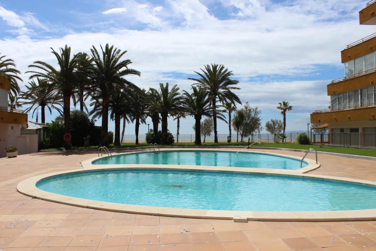 Beautiful Apartment In Front Of Beach, Pool, View Росас Экстерьер фото