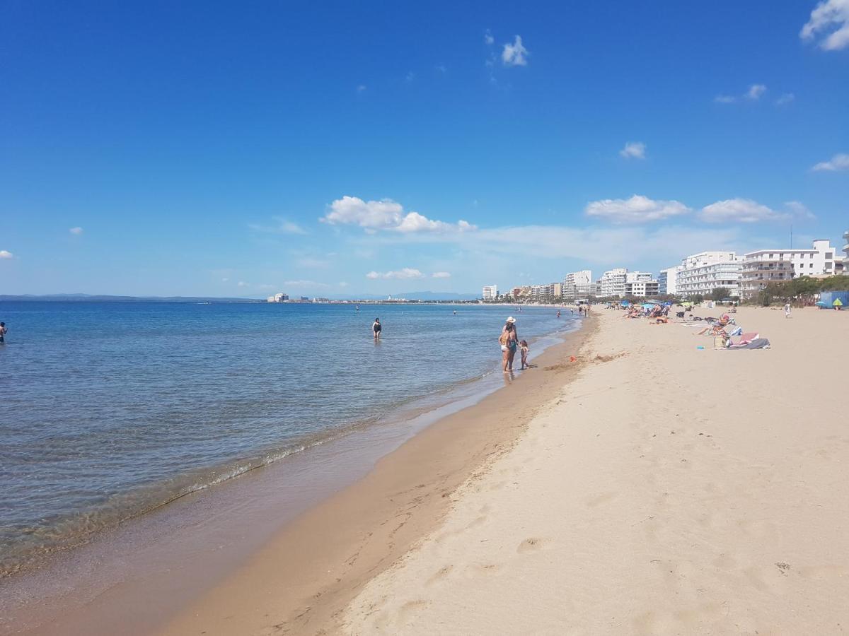 Beautiful Apartment In Front Of Beach, Pool, View Росас Экстерьер фото