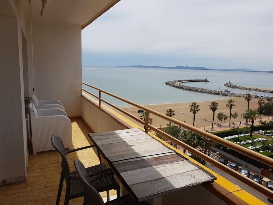 Beautiful Apartment In Front Of Beach, Pool, View Росас Экстерьер фото